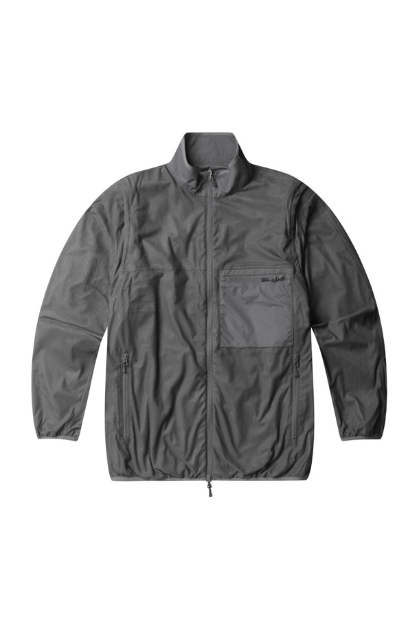 **TECH REVERSIBLE FIELD 재킷 - 차콜**

일상과 가을 나들이에 어울리는 TECH REVERSIBLE FIELD 재킷은 차콜 색상의 테크니컬하고 캐주얼한 무드를 연출합니다. 마이크로 립스톱과 메시 소재로 제작되어 가볍고, 양면 디자인과 탈부착 가능한 소매, 스탠드업 칼라가 특징입니다. 레귤러 핏에 집업 여밈 방식, 긴 소매 기장으로 간절기 날씨에 유용하게 활용할 수 있습니다. 무지 패턴의 레귤러 기장 필드 재킷으로, 미니멀한 스타일을 선호하는 분들께 추천합니다.
