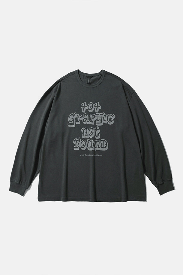 404 GNF(F) L/S 티 - 차콜은 남성용 긴팔 티셔츠입니다. 차콜 컬러에 오버핏으로 제작되어 캐주얼 및 스트릿 스타일을 연출하기 좋습니다. 봄, 가을, 겨울 계절에 적합하며, 부드러운 면 소재로 제작되어 편안한 착용감을 선사합니다. 라운드넥 디자인에 404 GRAPHIC NOT FOUND 그래픽 프린팅이 돋보이며, 골지 립 오프닝, 손목 립 시접 갈라처리, 수축 방지 가공으로 실용성을 더했습니다. 겨울철 데일리룩, 캐주얼, 스트리트, 미니멀 스타일을 즐겨 입는 분들께 추천합니다.
