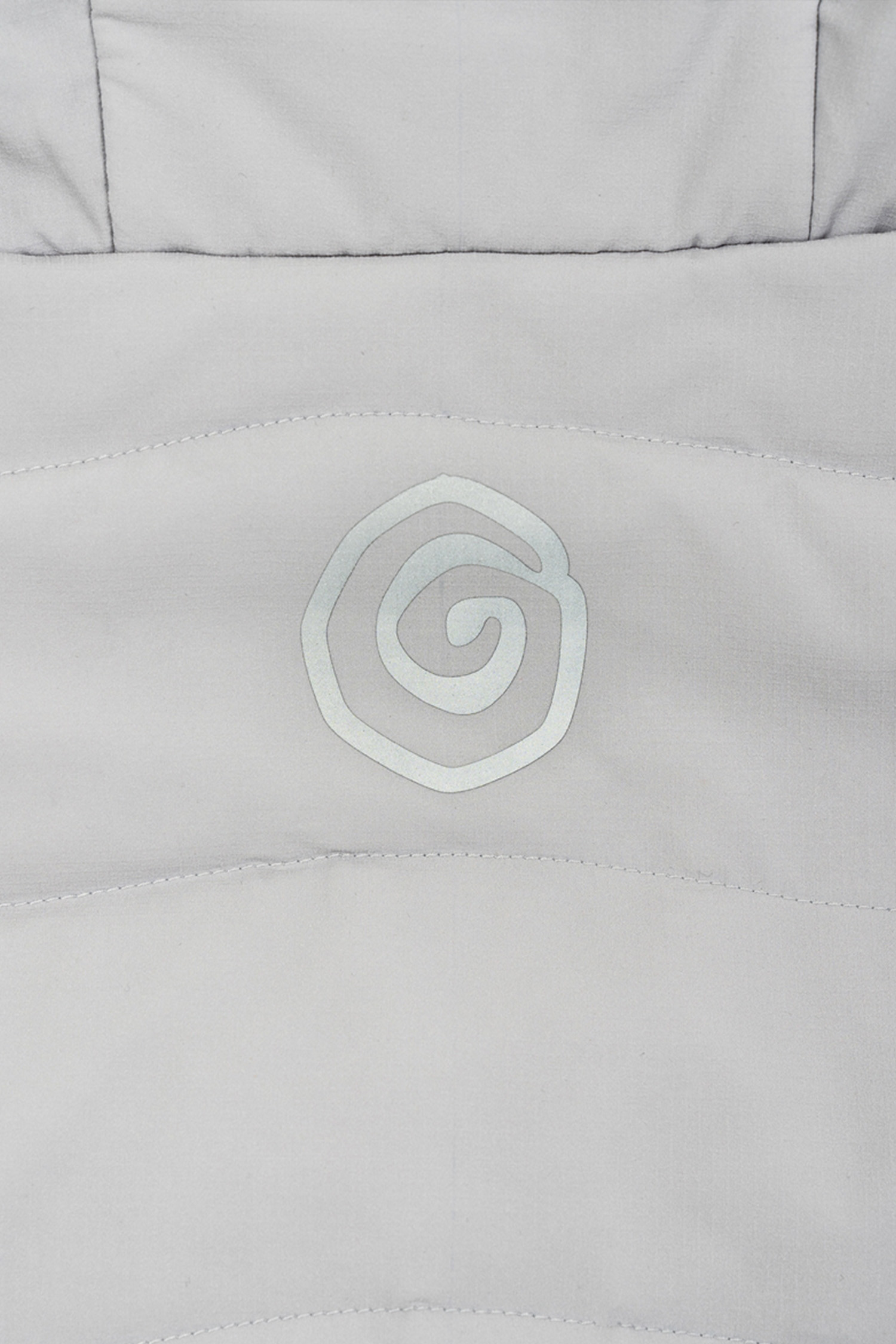 Ostrya(오스트리아) Sapwood Synthetic 재킷 - F24G08J Timberwolf는 일상과 아웃도어 활동 모두에 적합한 남녀 공용 패딩 재킷입니다. Timberwolf 및 그레이 두 가지 색상으로 제공되며, 가을/겨울 시즌에 따뜻하게 착용할 수 있습니다. 스포티하면서도 캐주얼한 무드의 무지 디자인으로, 레귤러핏과 레귤러 기장으로 편안함을 더했습니다. 집업 스타일의 긴 소매 재킷으로, 외부 포켓 2개, 내부 덤프 포켓 2개, 밴딩 커프스와 밑단, 패커블 기능 등을 갖춰 실용성을 높였습니다. 보온, 경량, 재귀반사 기능을 갖춘 나일론 소재의 두꺼운 패딩 재킷으로, 등산, 캠핑, 출근 등 다양한 TPO에 스타일리시하게 활용할 수 있습니다.
