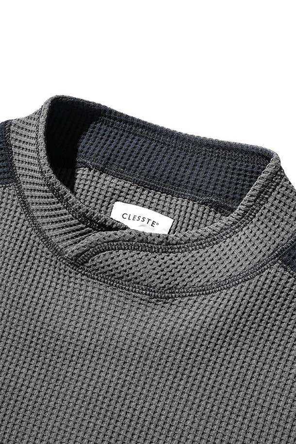 (CLESSTE) 시티 S/S 라이트 써멀 풀오버 - 그레이 & 네이비는 남성용 반소매 상의입니다. 부드러운 촉감의 폴리에스터 소재로 제작되었으며, 봄, 여름 시즌에 적합합니다. 레귤러핏 라운드넥 디자인에, 얇은 두께로 편안한 착용감을 제공합니다. 밑단 드로우스트링으로 핏 조절이 가능하며, 구김이 잘 가지 않는 실용적인 제품입니다. 일상 및 아웃도어 활동, 특히 산책룩이나 캠핑룩에 캐주얼, 스포티, 미니멀 스타일로 활용하기 좋습니다.
