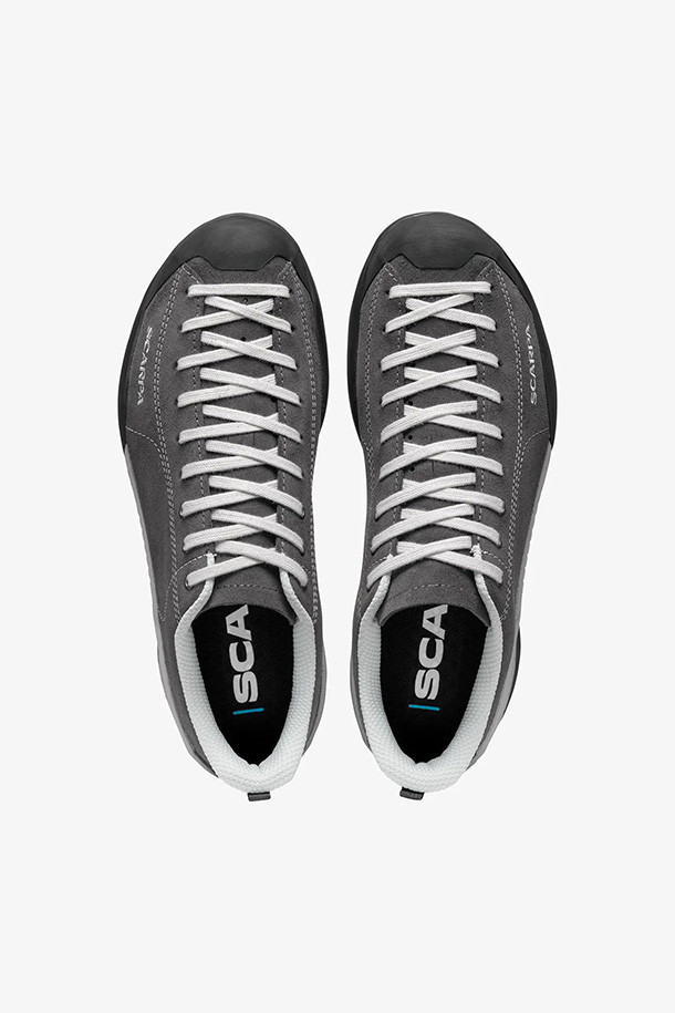 (2025) 모히토 - 샤크는 여성용 스웨이드 소재의 로우탑 끈 신발입니다. 그레이 컬러의 무지 디자인으로, 라운드 앞코와 플랫 굽으로 편안함을 더했습니다. 일상 및 워킹 용도로 제작되었으며, 봄, 여름, 가을 계절에 착용하기 좋습니다. 캐주얼, 미니멀, 클래식 스타일의 산책룩에 매치하여 경쾌한 분위기를 연출할 수 있습니다.
