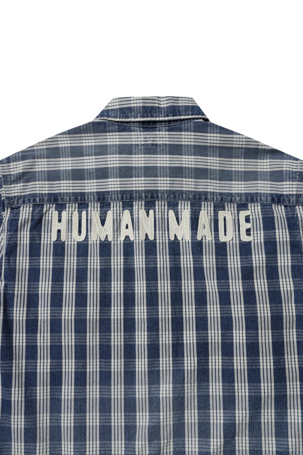 WORK 재킷 - 인디고 워크 재킷은 남성용으로, 봄, 가을에 입기 좋은 데님 소재의 아우터입니다. 캐주얼, 워크웨어, 미니멀 스타일을 아우르는 디자인으로, 체크 패턴과 레귤러핏이 특징입니다. 크롭 기장에 긴 소매, 버튼 여밈 방식이며, 체인 스티치 백 로고와 버튼 각인 디테일이 돋보입니다. 동네 마실룩, 가을 나들이룩에 적합한 워크웨어 스타일의 재킷입니다.
