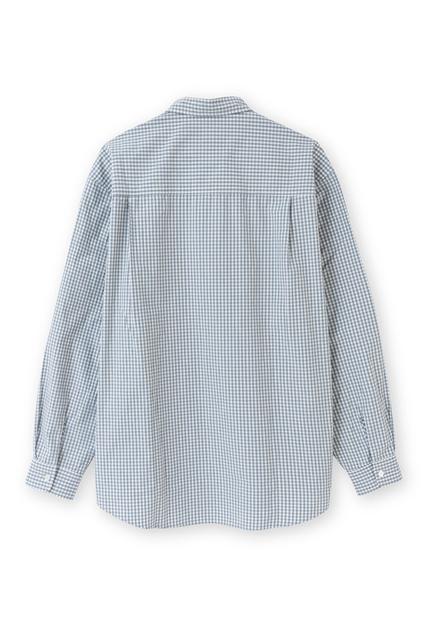 'STEADY SHIRT - BLUE' 셔츠는 클래식과 빈티지 무드를 담아낸, 봄, 여름, 가을 시즌에 적합한 공용 셔츠입니다. 부드러운 촉감의 면 소재에 얇은 두께감으로 편안한 착용감을 선사하며, 루즈핏과 차이나 칼라 디자인이 특징입니다. 섬세한 깅엄 체크 패턴과 자개 단추, 왼쪽 가슴 포켓 디테일이 돋보이며, 타입라이터 워셔 원단, 양면 기모 가공, 바이오워싱 가공으로 완성도를 높였습니다. 데이트룩, 카페룩, 미니멀, 캐주얼 스타일을 즐기는 분들께 추천합니다.
