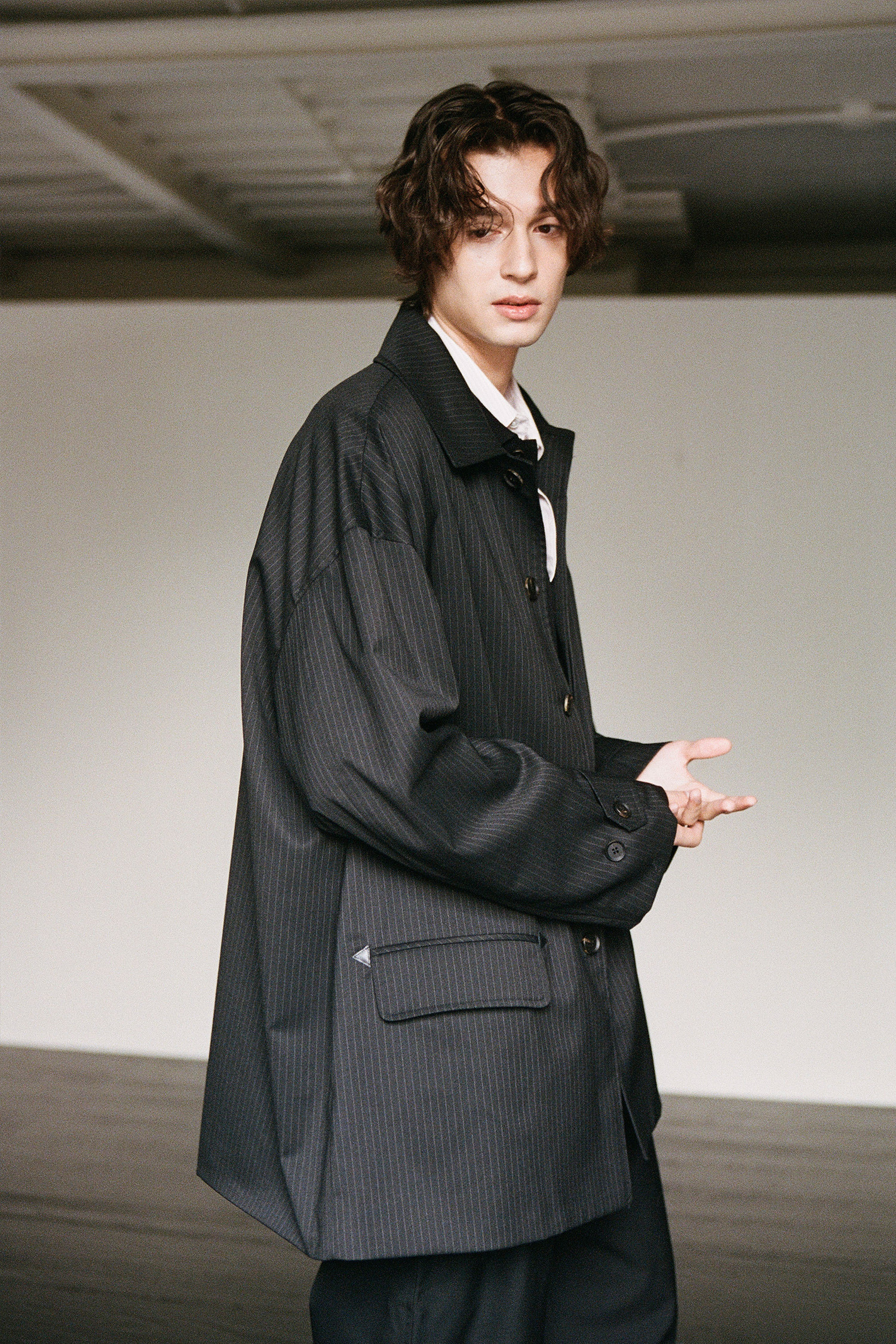 OURSELVES - 코트 - (OURSELVES) Heritage MidLoom Mac Coat - Pin Stripe