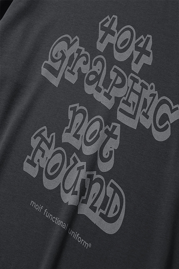 404 GNF(F) L/S 티 - 차콜은 남성용 긴팔 티셔츠입니다. 차콜 컬러에 오버핏으로 제작되어 캐주얼 및 스트릿 스타일을 연출하기 좋습니다. 봄, 가을, 겨울 계절에 적합하며, 부드러운 면 소재로 제작되어 편안한 착용감을 선사합니다. 라운드넥 디자인에 404 GRAPHIC NOT FOUND 그래픽 프린팅이 돋보이며, 골지 립 오프닝, 손목 립 시접 갈라처리, 수축 방지 가공으로 실용성을 더했습니다. 겨울철 데일리룩, 캐주얼, 스트리트, 미니멀 스타일을 즐겨 입는 분들께 추천합니다.
