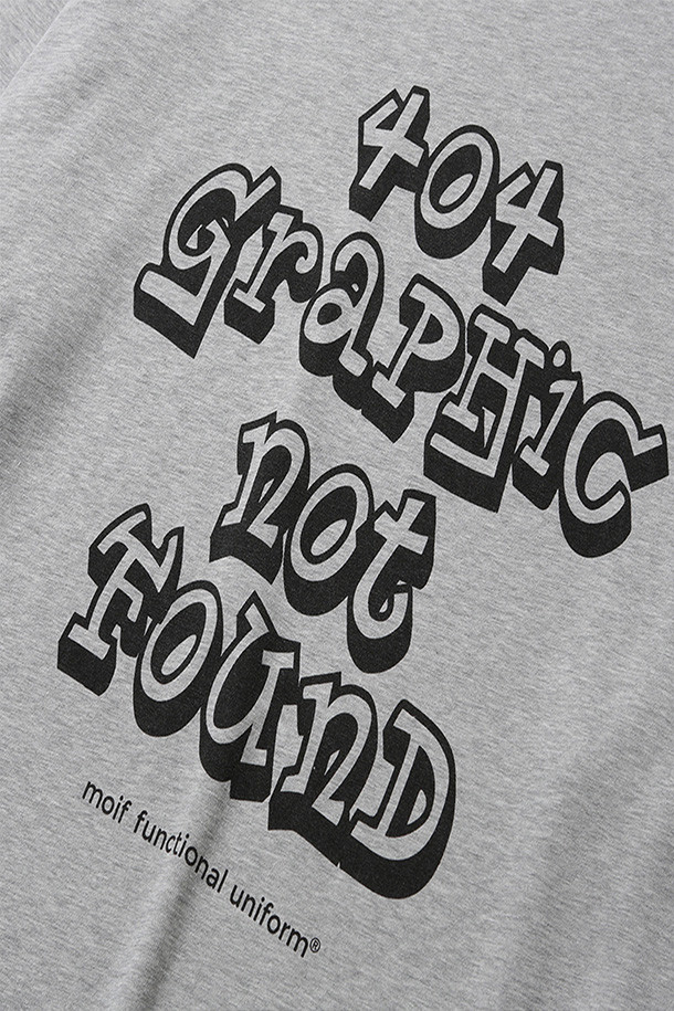 404 GNF(F) L/S 티(TEE) - 헤더 그레이는 남성용 긴팔 티셔츠입니다. 얇은 두께감으로 봄, 가을에 착용하기 좋으며, 캐주얼 및 스트릿 스타일을 연출할 수 있습니다. 오버핏 디자인에 라운드넥으로 편안한 착용감을 선사하며, 부드러운 면 소재를 사용하여 제작되었습니다. "404 GRAPHIC NOT FOUND" 그래픽 프린트와 손목 립 시접 갈라 처리, 골지 립 오프닝 등의 디테일이 돋보이며, 수축 방지 가공으로 실용성을 더했습니다. 동네 마실룩이나 가을 나들이룩에 활용하기 좋은 아이템입니다.

