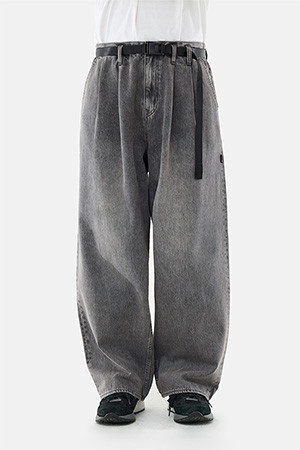 WIDE BELTED DENIM PANTS - BLEACHED BLACK