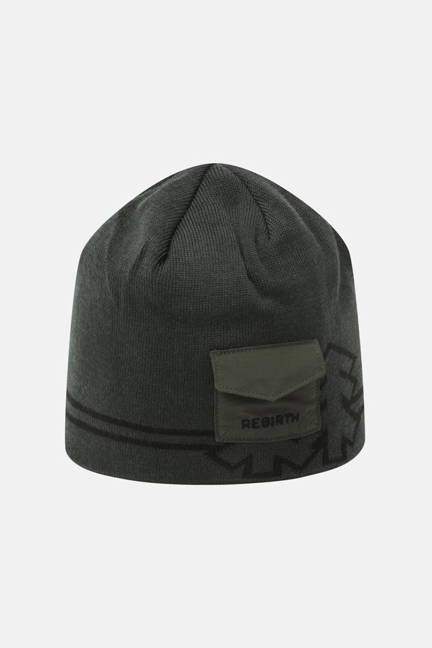 **솟솟리버스_남녀공용 포켓 비니**는 부드러운 니트 소재로 제작되어 가을, 겨울철 쌀쌀한 날씨에도 따뜻하게 착용할 수 있는 비니입니다. 무지 디자인에 미니 포켓 디테일과 로고 장식이 더해져 심플하면서도 포인트를 더했습니다. 남녀 모두 착용 가능한 디자인으로, 일상, 산책, 집콕 등 다양한 TPO에 활용 가능합니다. 미니멀, 캐주얼, 클래식 스타일을 즐겨 입는 분들께 추천하며, 데일리룩에 편안함과 스타일리시함을 더해줍니다. 블랙 컬러로 어떤 옷에도 쉽게 매치할 수 있어 활용도가 높습니다.
