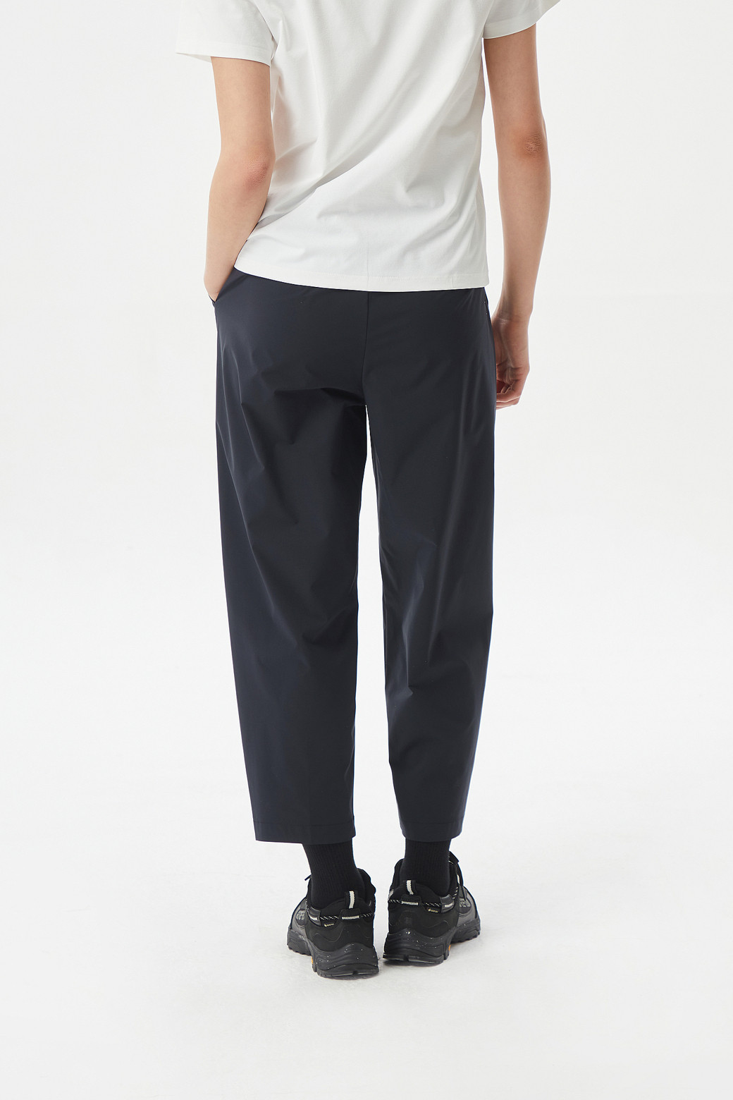 KOLON SPORT - 롱팬츠 - 여성 크롭 테이퍼드 팬츠