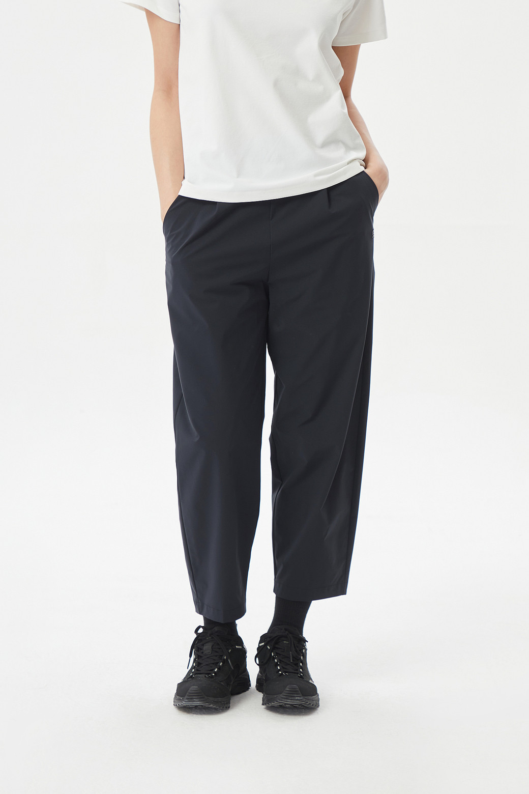 KOLON SPORT - 롱팬츠 - 여성 크롭 테이퍼드 팬츠