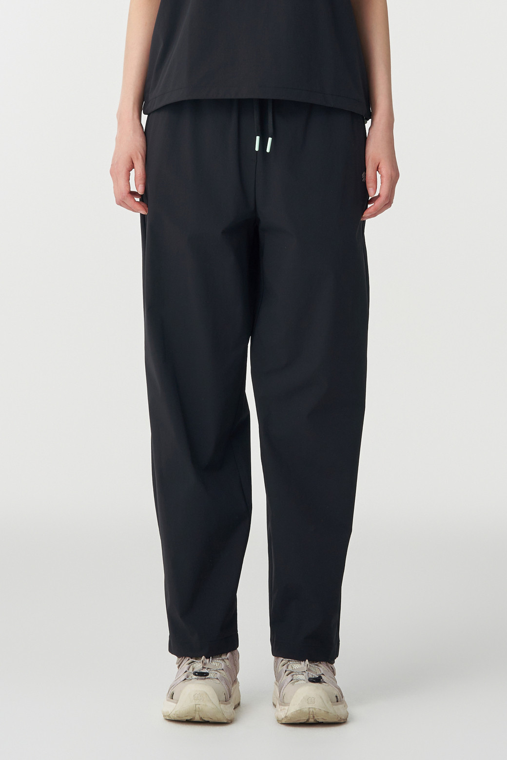 KOLON SPORT - 롱/미디팬츠 - 여성 슬림 테이퍼드핏 밴딩 팬츠 #데이팩