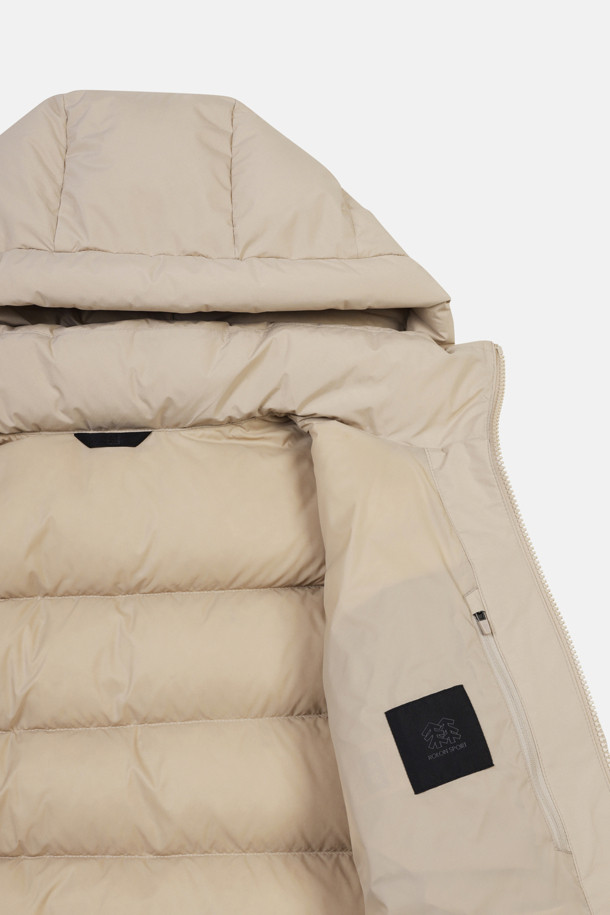 여성 퀼팅 다운은 겨울철 하이킹, 캠핑, 여행 등 다양한 야외 활동에 적합한 방풍, 보온 기능의 여성용 아우터입니다. 캐주얼, 고프코어, 미니멀 스타일을 추구하는 여성들을 위해 디자인되었으며, 무지 패턴에 레귤러핏으로 편안한 착용감을 제공합니다. 두꺼운 두께감과 긴 소매 기장으로 추운 날씨에도 따뜻함을 유지하며, 후드 탈부착이 가능하여 상황에 맞게 스타일을 연출할 수 있습니다. 폴리에스터, 나일론, 다운 소재를 사용하여 가볍고 활동성이 뛰어나며, 친환경 소재를 사용하여 환경까지 생각했습니다. 
