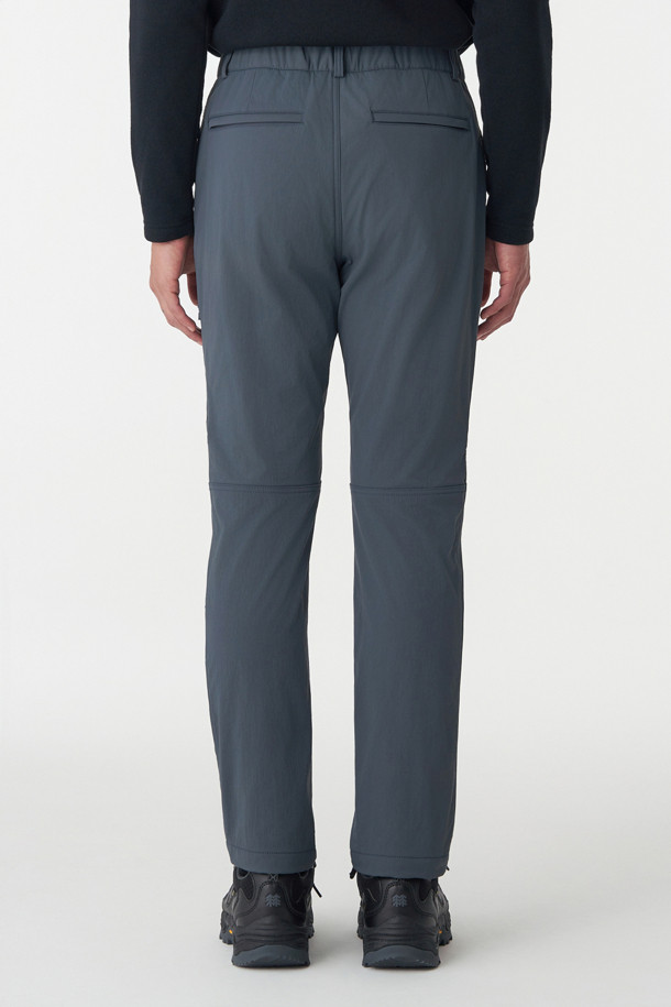 남성 레귤러핏 디본딩 퍼티그 팬츠는 등산, 아웃도어, 일상생활에서 활용하기 좋은 겨울용 긴바지입니다. 나일론과 폴리우레탄 혼방 소재로 제작되어 부드러운 촉감과 우수한 신축성을 제공하며, 기모 안감으로 보온성을 높였습니다. 스포티한 스타일의 무지 디자인으로, 디본딩 구조와 레귤러핏이 편안한 착용감을 선사합니다. 허리 조절 끈, 앞주머니, 지퍼 포켓, 밑단 스냅 단추 및 조절 끈 등 다양한 기능성 디테일을 갖추어 등산룩, 캠핑룩, 여행룩 등 다양한 TPO에 활용 가능합니다.
