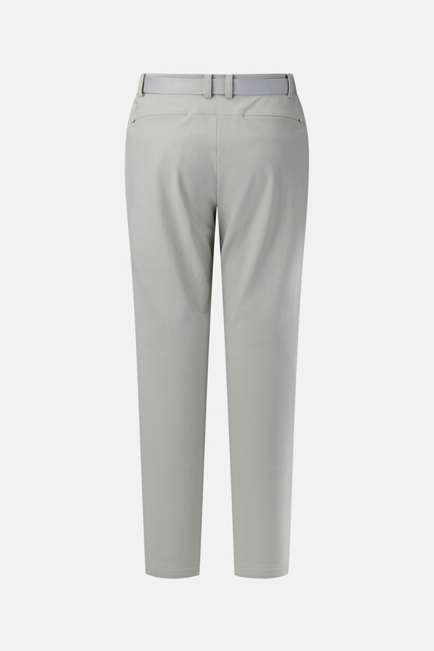 가을 하이킹에 완벽한 남성용 슬림핏 등산 팬츠입니다. 그레이 컬러의 무지 디자인으로 베이직하고 미니멀한 스타일을 연출합니다. 나일론 소재로 제작되어 발수 기능과 뛰어난 신축성을 자랑하며, 활동성을 높여줍니다. 4개의 지퍼 포켓과 탈부착 가능한 벨트, 전면 노턱 구조로 실용성을 더했습니다. 캐주얼, 고프코어 스타일을 즐기는 분들께 추천합니다.
