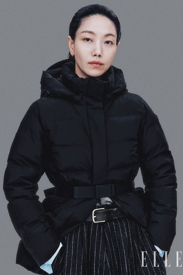 여성 쿠치 윈드스토퍼 중기장 미드 다운_BLACK-a