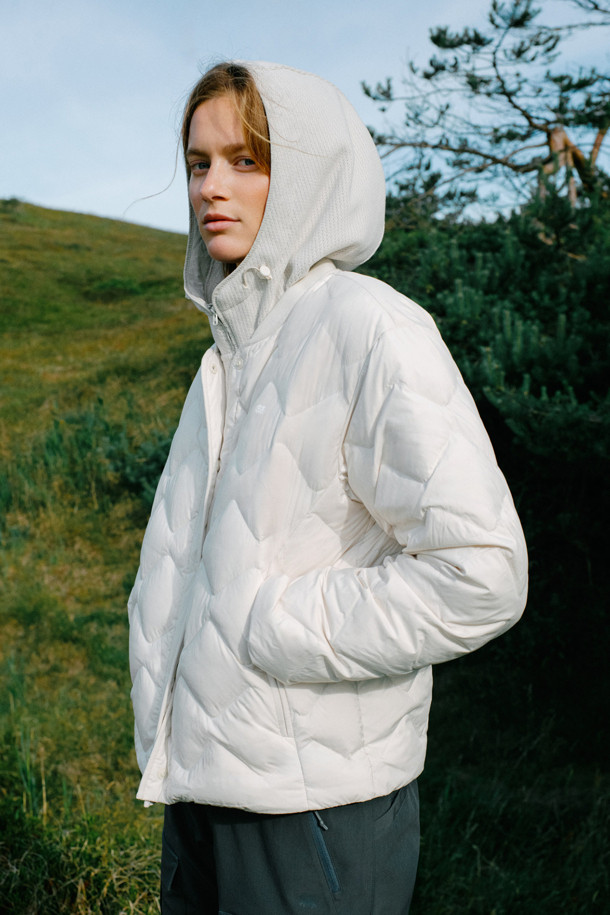 여성 솟솟 넥리스 경량 다운_IVORY-a