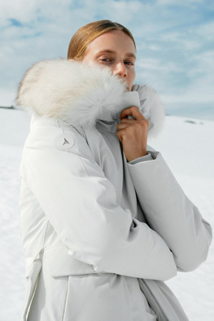 여성 안타티카 롱다운