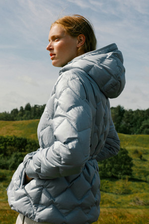 여성 솟솟 중기장 경량 다운