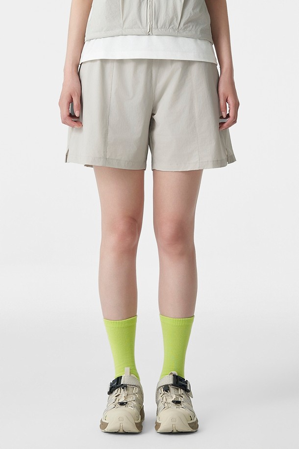 여성 데이팩 와이드핏 쇼츠_BEIGE-a