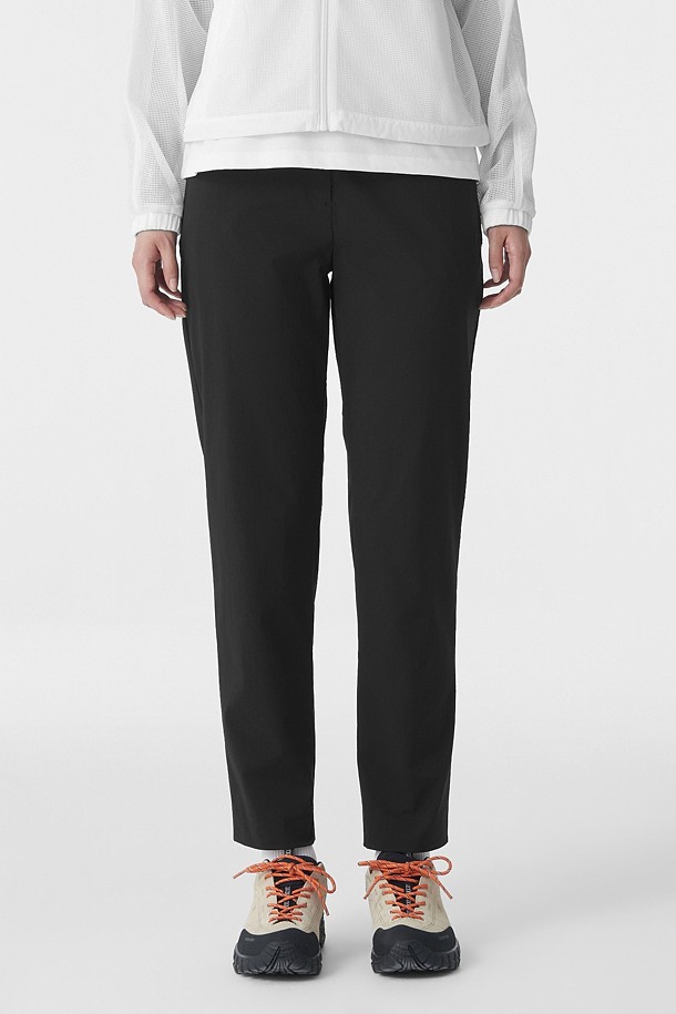 여성 테이퍼드핏 스탠다드 팬츠_BLACK-a