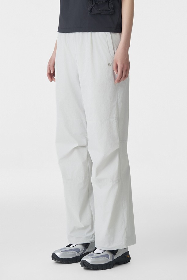 코오롱스포츠-의류 하의-여성 루즈핏 파라슈트 팬츠