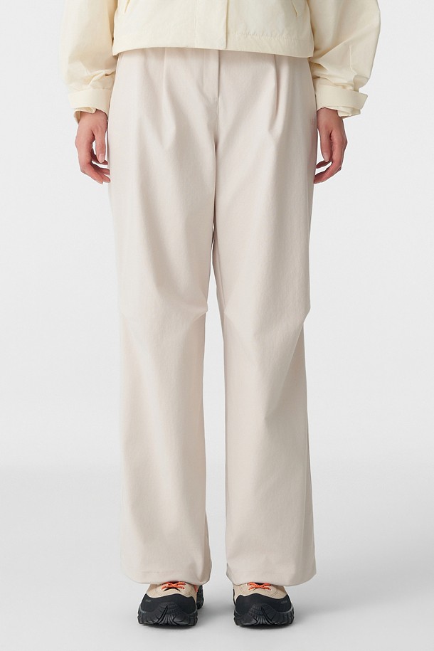 여성 루즈핏 벨티드 원턱 팬츠_IVORY-a