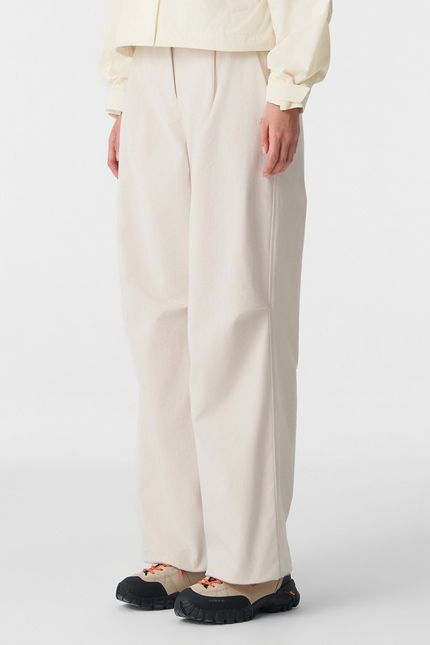 코오롱스포츠-의류 하의-여성 루즈핏 벨티드 원턱 팬츠