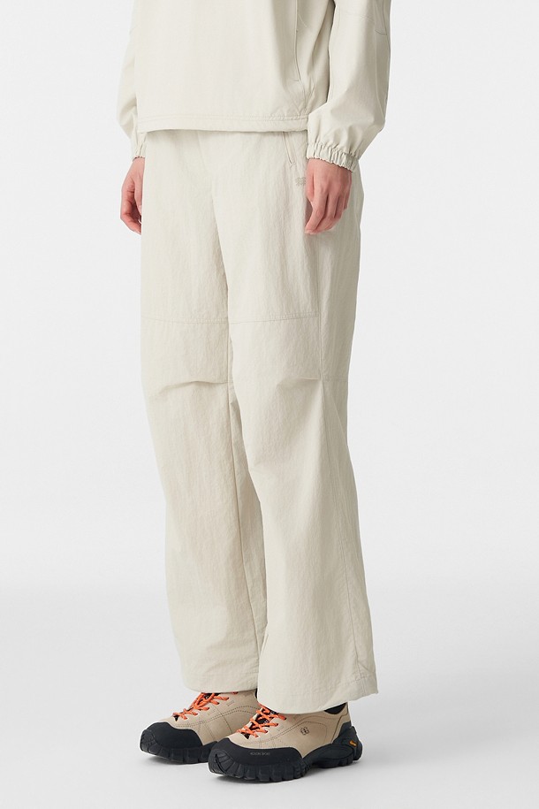 코오롱스포츠-의류 하의-여성 우븐 레귤러핏 밴딩 팬츠 (SET-UP)