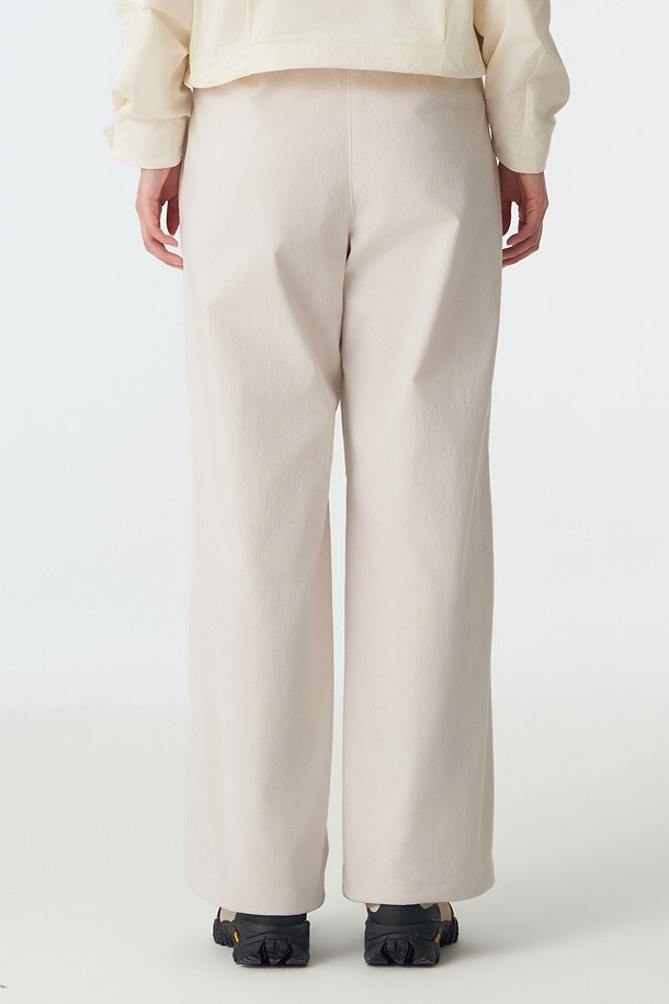 코오롱스포츠-의류 하의-여성 루즈핏 벨티드 원턱 팬츠