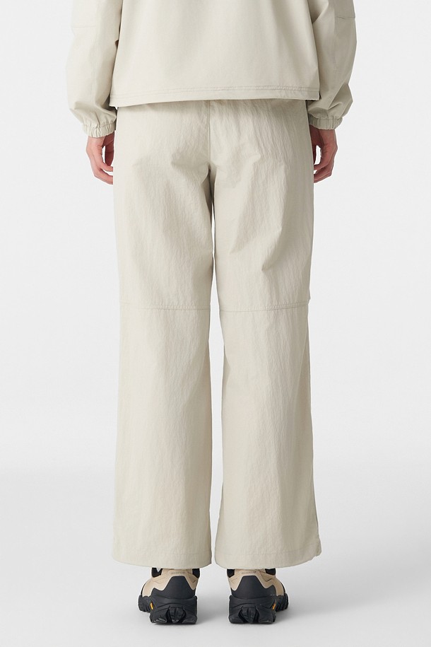 코오롱스포츠-의류 하의-여성 우븐 레귤러핏 밴딩 팬츠 (SET-UP)