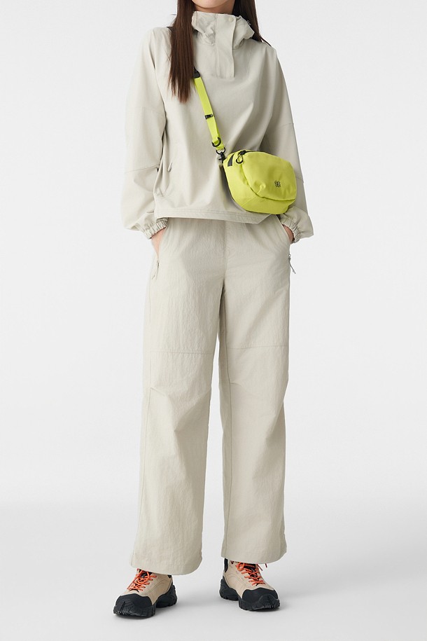 코오롱스포츠-의류 하의-여성 우븐 레귤러핏 밴딩 팬츠 (SET-UP)