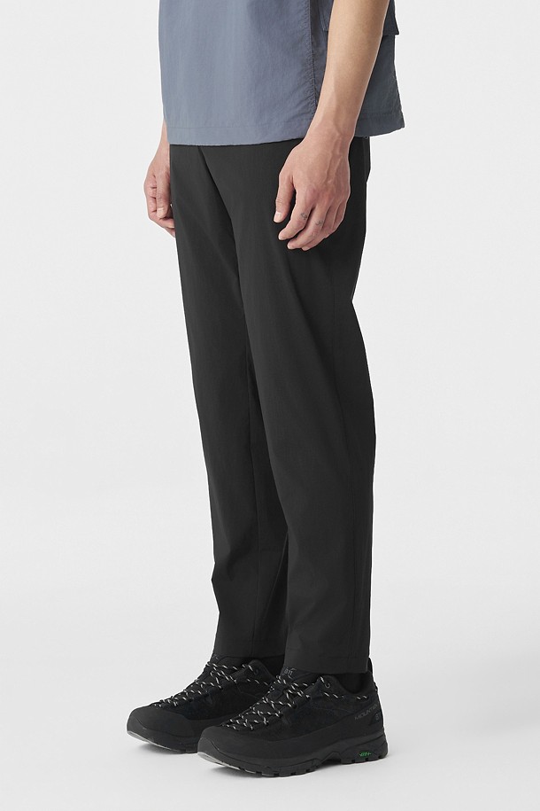 코오롱스포츠-의류 하의-남성 테이퍼드핏 스탠다드 팬츠