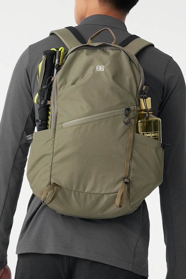 코오롱스포츠-가방 백팩-남녀공용 하이킹 백팩 20L