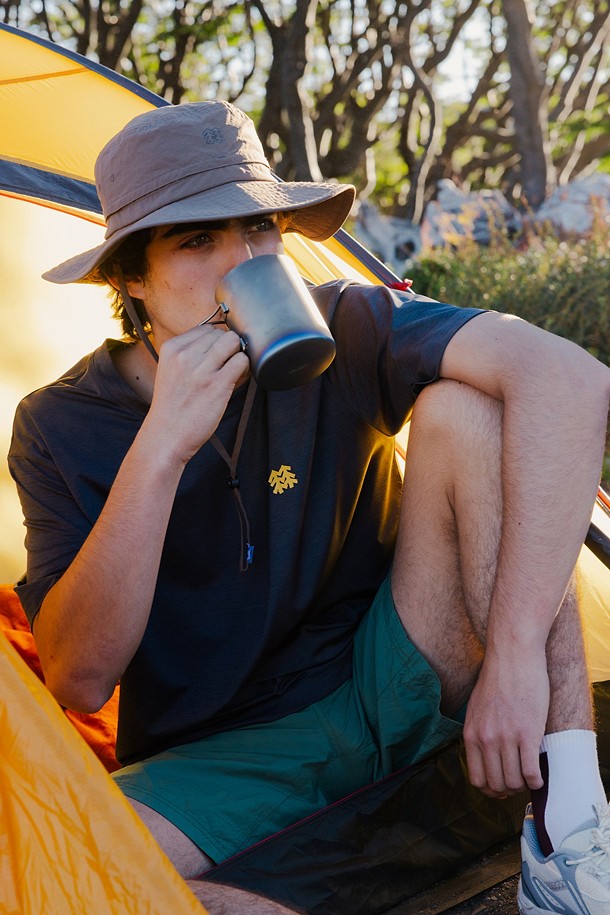 남성 멜란지 그래픽 라운드넥 반팔 티셔츠_BEIGE-a