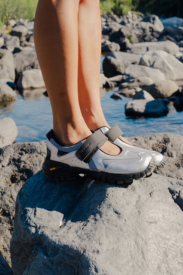 여성 메리제인 하이킹 샌들 #플리에_SILVER-a