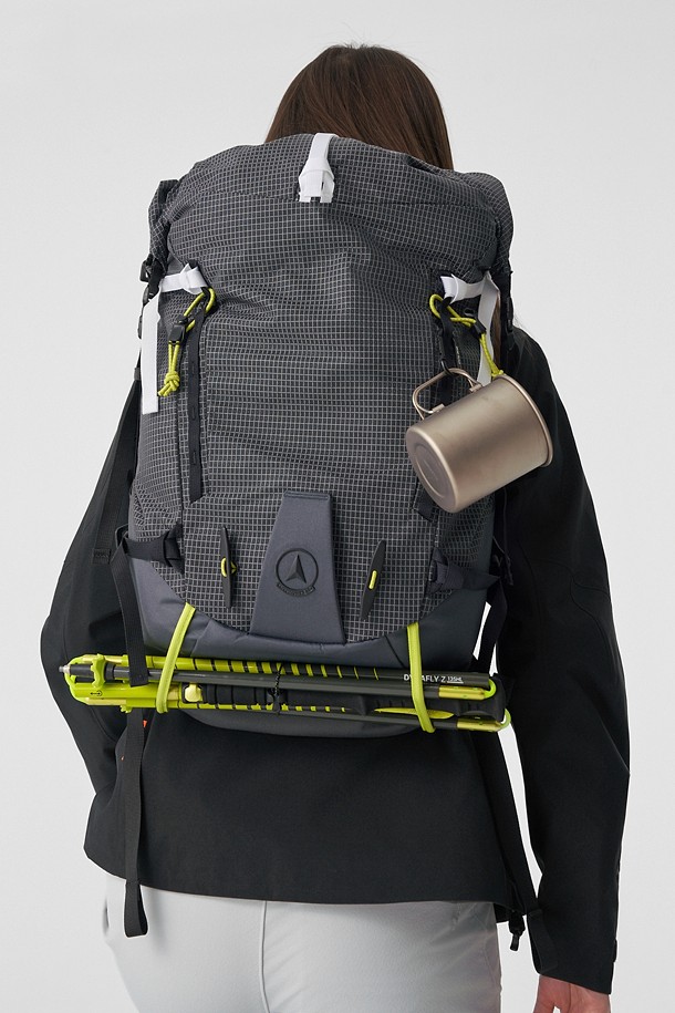 HERO 남녀공용 마운티어링 백팩 28L_GREY-a