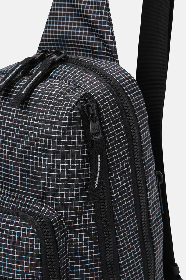 코오롱스포츠-가방 힙색/슬링백-남녀공용 하이킹 원포켓 슬링백