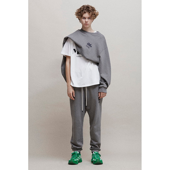 럭키마르쉐(LUCKYMARCHE) 오버사이즈 마르쉐 슈에뜨 스웻셔츠_LQTAW20100GYX