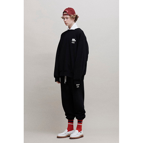 럭키마르쉐(LUCKYMARCHE) 오버사이즈 마르쉐 슈에뜨 스웻셔츠_LQTAW20100BKX