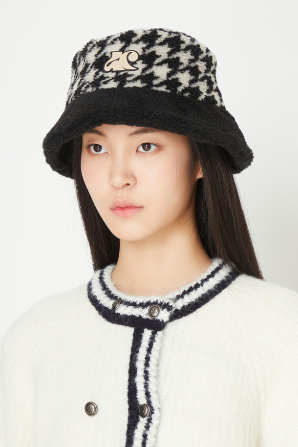 LUCKY CHOUETTE - 모자 - Leather Point Fur Bucket Hat