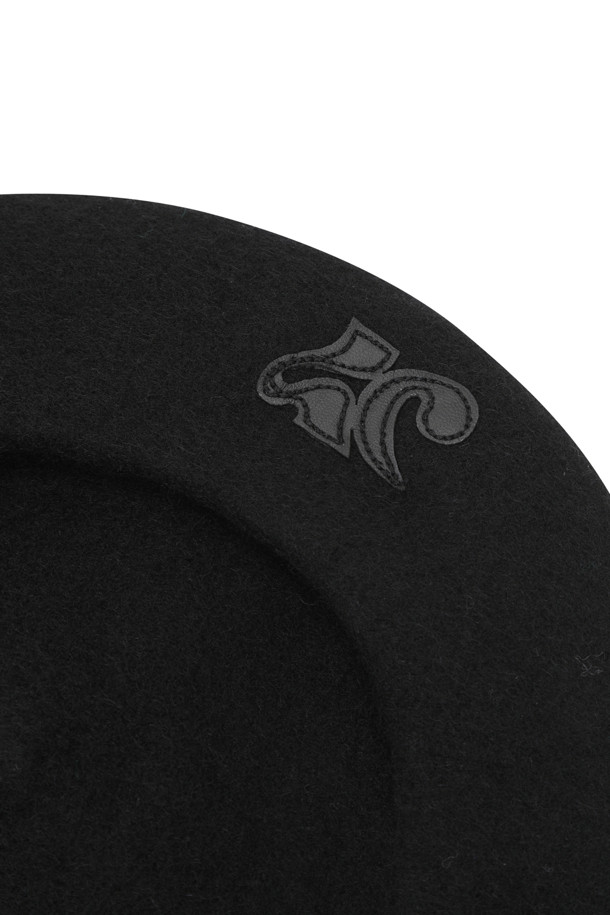 LUCKY CHOUETTE - 모자 - [셀럽착용] Leather Logo Wool Felt Beret