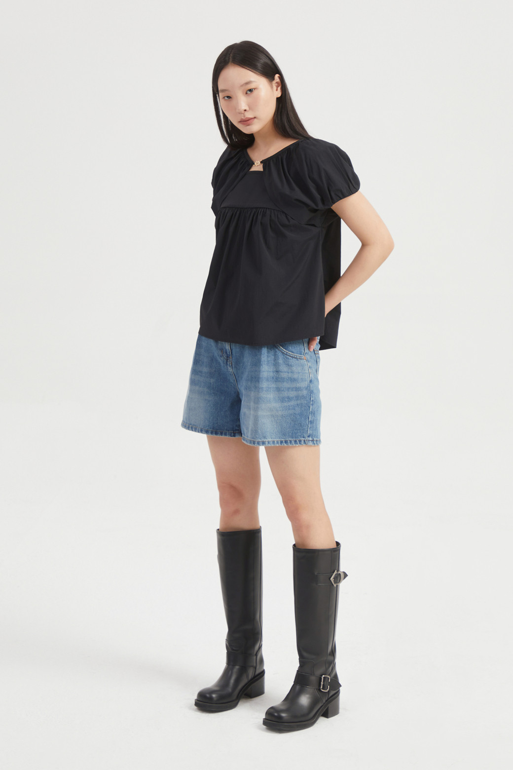 LUCKY CHOUETTE - 블라우스/셔츠 - Sleeve Volume Solid Short-Sleeve Blouse