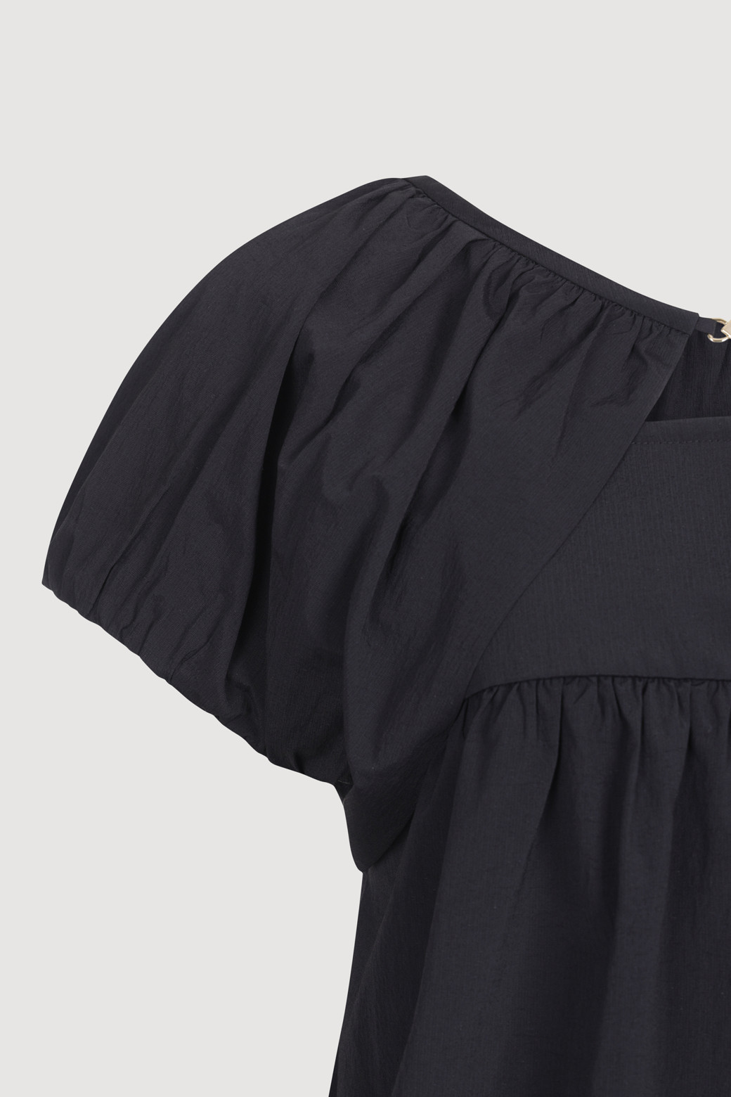 LUCKY CHOUETTE - 블라우스/셔츠 - Sleeve Volume Solid Short-Sleeve Blouse