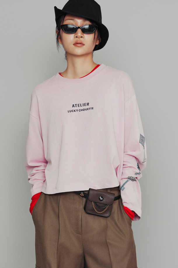 LUCKY CHOUETTE - 긴소매 티셔츠 - [Atelier] Printed Long-Sleeve Crop T-Shirt (pink)