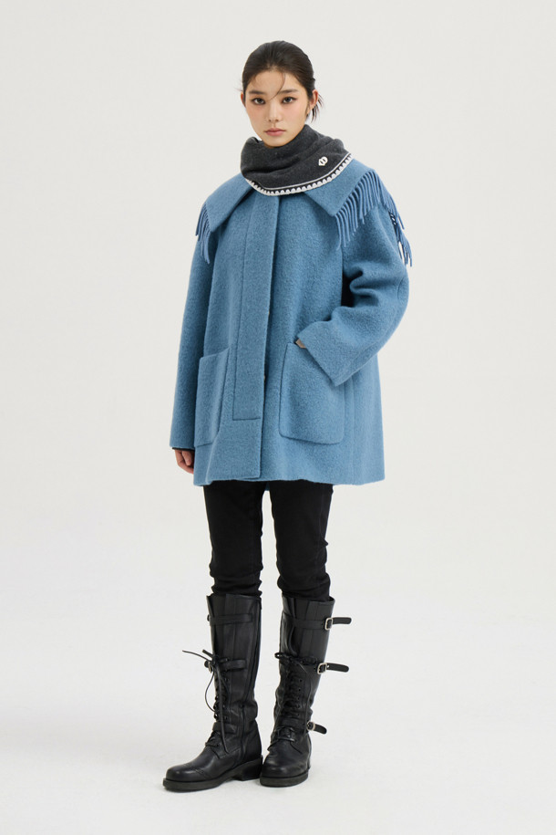 LUCKY CHOUETTE - 코트 - Collar Fringe Half Coat (blue)