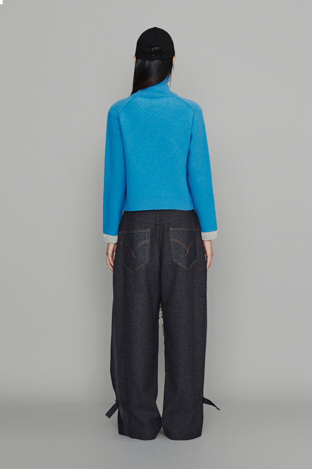 LUCKY CHOUETTE - 스웨터 - [Atelier] Big Emblem Point Turtle Neck Knit Pullover (blue)