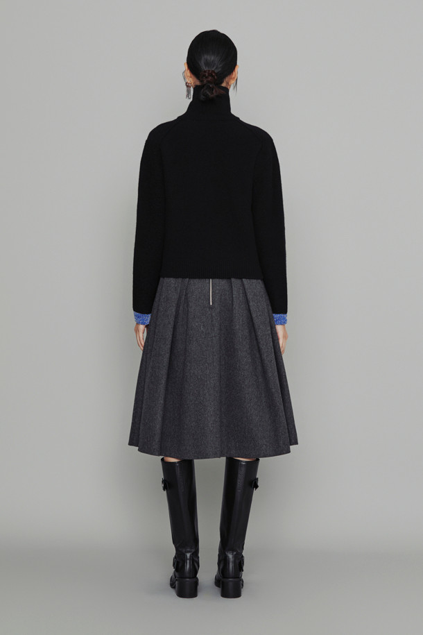 LUCKY CHOUETTE - 스웨터 - [Atelier] Big Emblem Point Turtle Neck Knit Pullover (black)