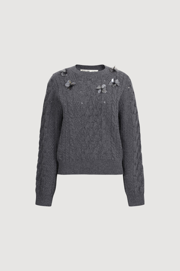 LUCKY CHOUETTE - 스웨터 - [Atelier] Cable Flower Detail Knit Pullover (dark grey)