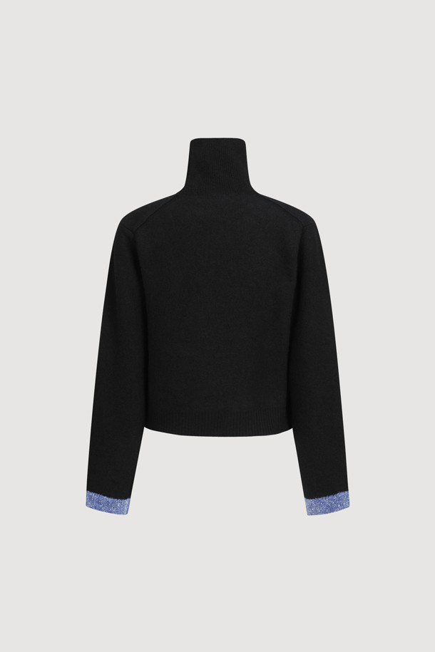 LUCKY CHOUETTE - 스웨터 - [Atelier] Big Emblem Point Turtle Neck Knit Pullover (black)