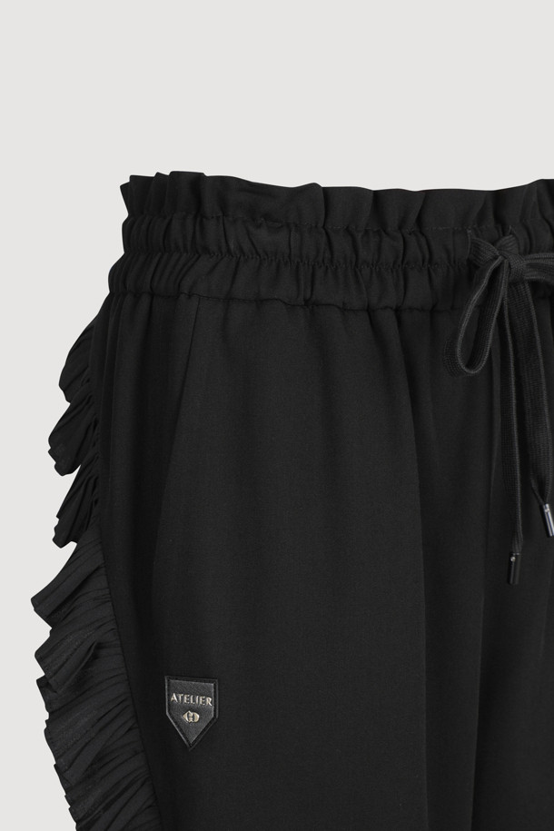 LUCKY CHOUETTE - 롱/미디팬츠 - [Atelier] Frill Point Jogger Banding Pants (black)